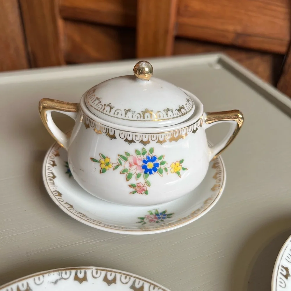 Children’s porcelain 9 pieces china tea set. Flowers w/ gold accents. Adorable🥰 - Picture 3 of 10
